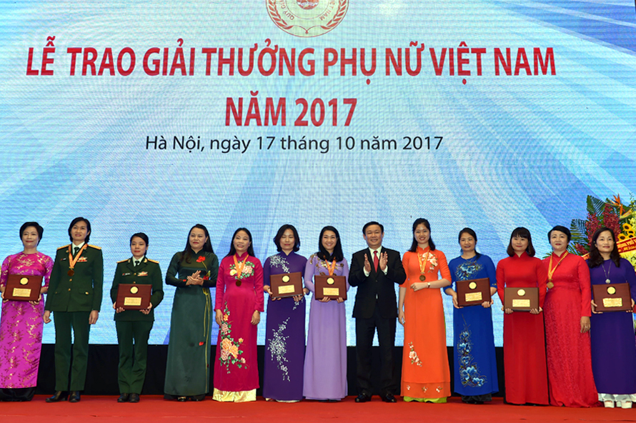 Phụ nữ - Nhân tố ngày càng quan trọng trong sự phát triển của đất nước. (20/10/2017)